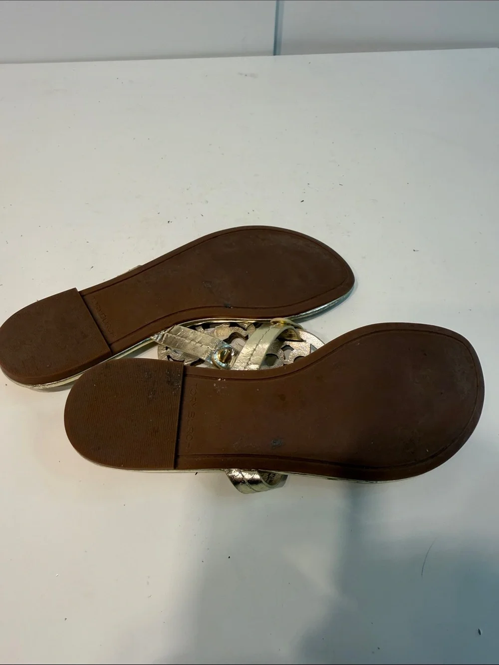 Used Tory Burch size 6 Metallic Logo Circle Thong Sandals